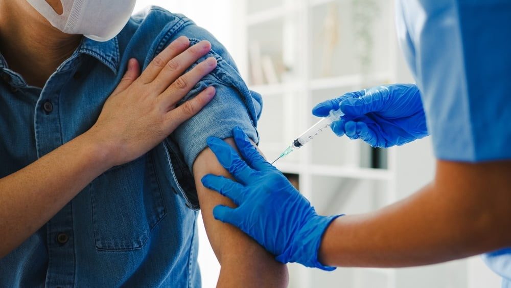 Πλήρως εμβολιασμένοι αλλά «απροστάτευτοι» τουλάχιστον οι μισοί ασθενείς με καρκίνους αίματος