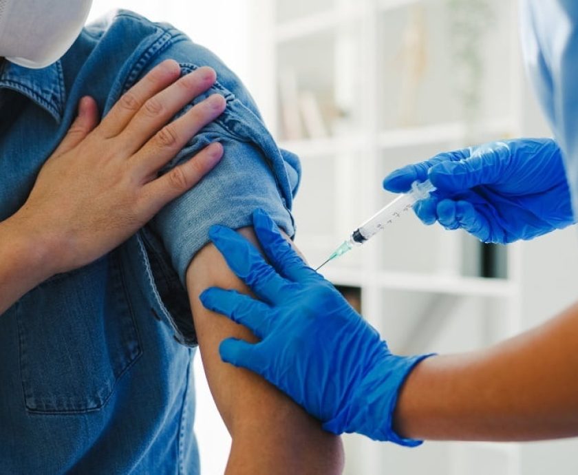 Πλήρως εμβολιασμένοι αλλά «απροστάτευτοι» τουλάχιστον οι μισοί ασθενείς με καρκίνους αίματος
